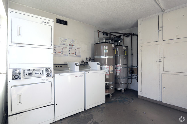 Laundry Facilities - 9842 Ramona St