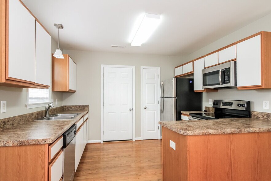 Building Photo - 3300 Trenchard Ln