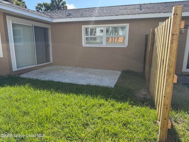 Building Photo - 215 Pelican Dr
