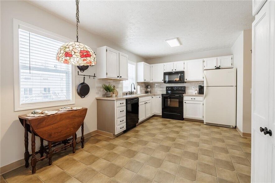 Building Photo - 6316 Bentley Dr
