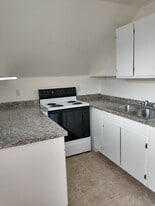 Building Photo - 302 Maple St