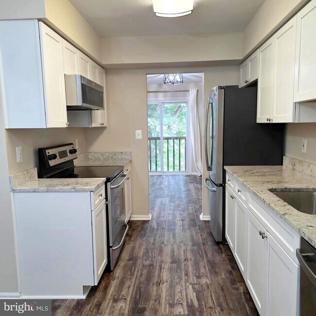 Building Photo - 17325 Sandy Knoll Dr