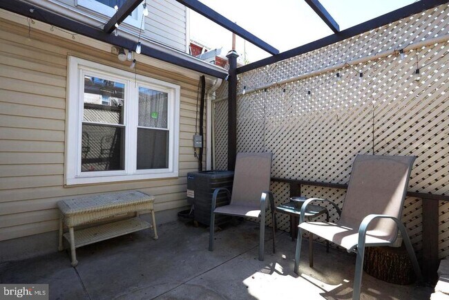 Building Photo - 518 S Luzerne Ave