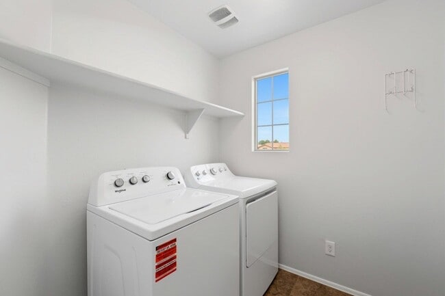 Building Photo - 2220 S Ponderosa Dr