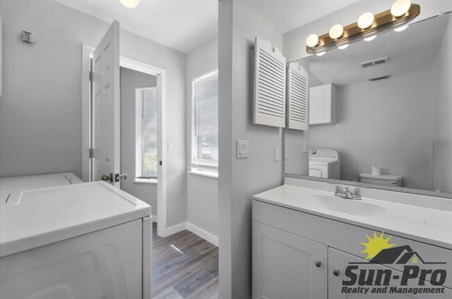 Building Photo - 3960 Oak Trail Run