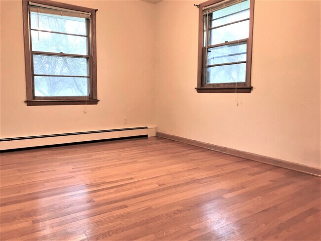 Building Photo - 410 Pawling St