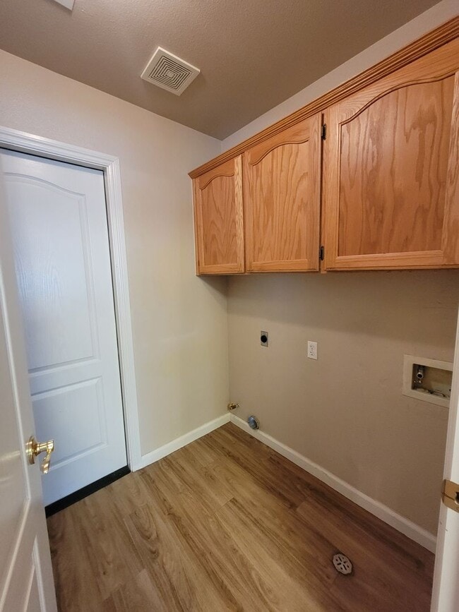 Building Photo - 3 Bedroom 2 Bathroom in NE Visalia!
