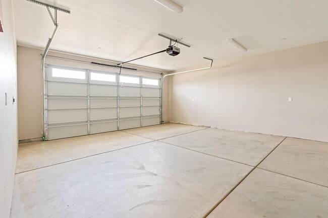 Building Photo - 2806 E Alluvial Ave