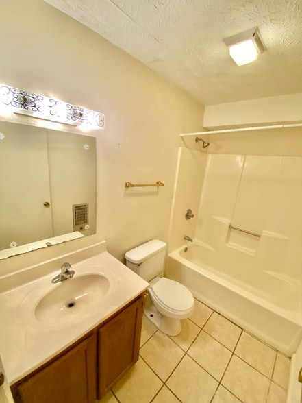 Building Photo - 342 Old Gray Station Rd