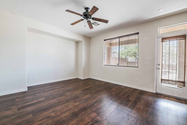 Building Photo - Stunning 3 Bedroom home in Anthem!