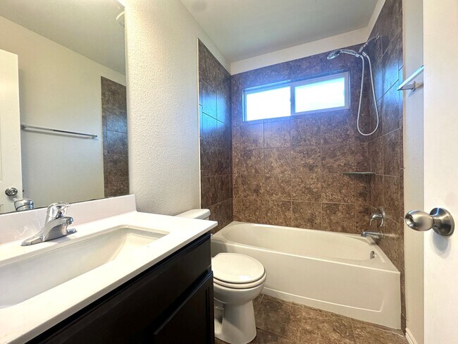 Building Photo - 325 Ammonite Ln