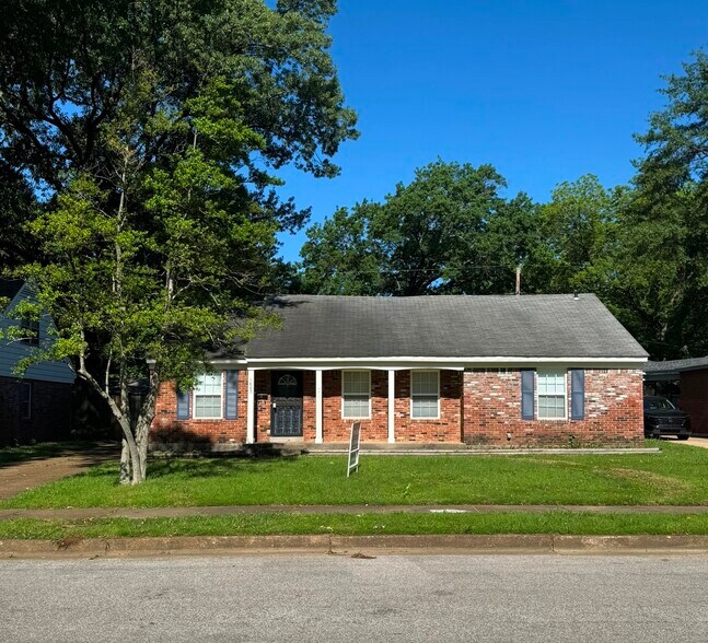 Primary Photo - 1885 Dearing Rd
