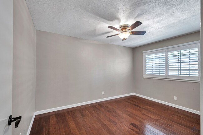 Building Photo - 1800 W 23rd St