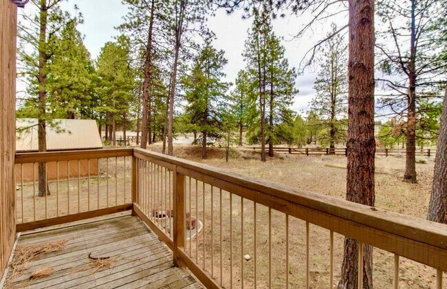 Building Photo - Fantastic 3-Bdr Home with Private Airport Access!