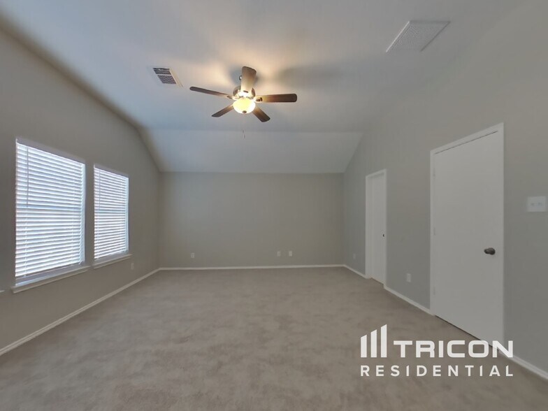 Building Photo - 33111 Cottonwood Bend