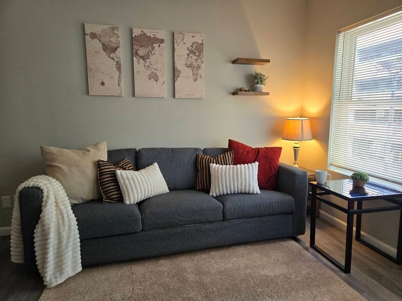 Primary Photo - 203 N State St