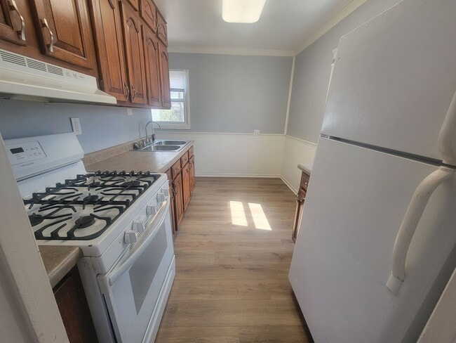 Building Photo - 2 Bedroom, 1 Bath Home Now Available for Rent!