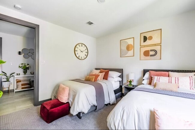 Building Photo - 1404 Goliad St