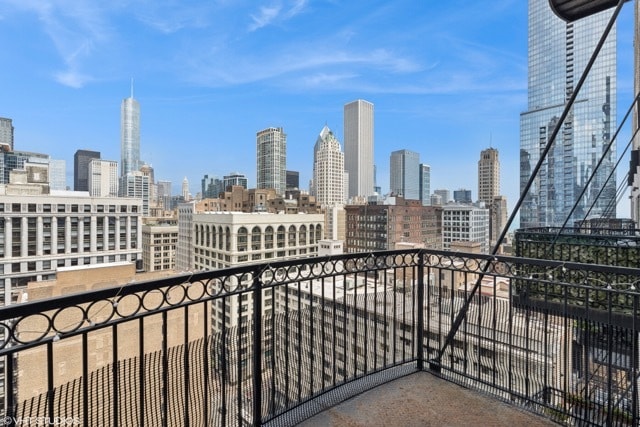 Building Photo - 8 W Monroe St