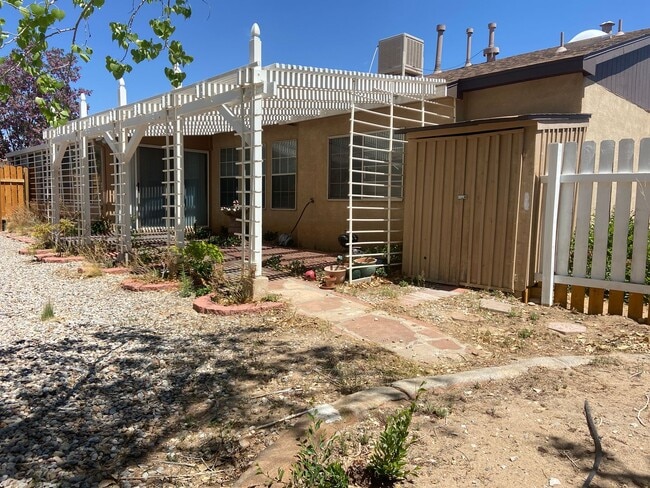 Building Photo - Rio Rancho 3 Bed 2 Bath