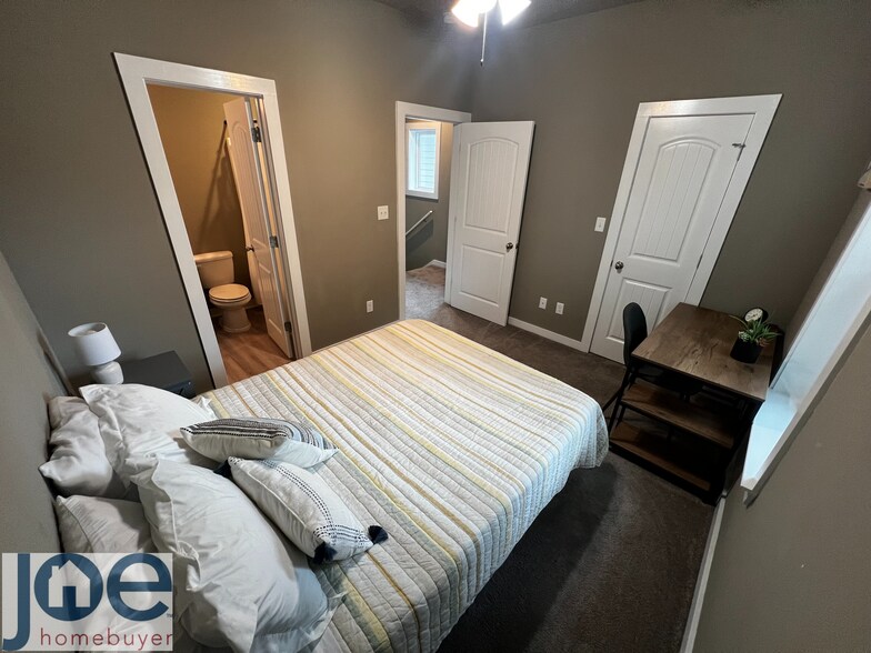 Building Photo - 2004 W Gregory St