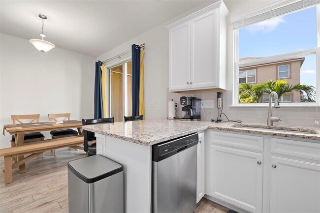 Building Photo - 5004 Skyview Ln