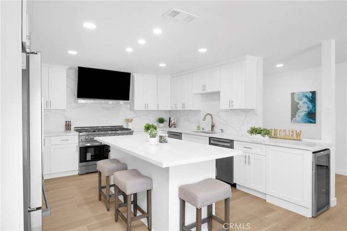 Building Photo - 8381 E Blithedale St
