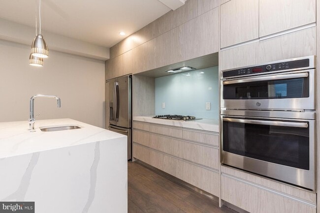 Building Photo - 1405 Frankford Ave