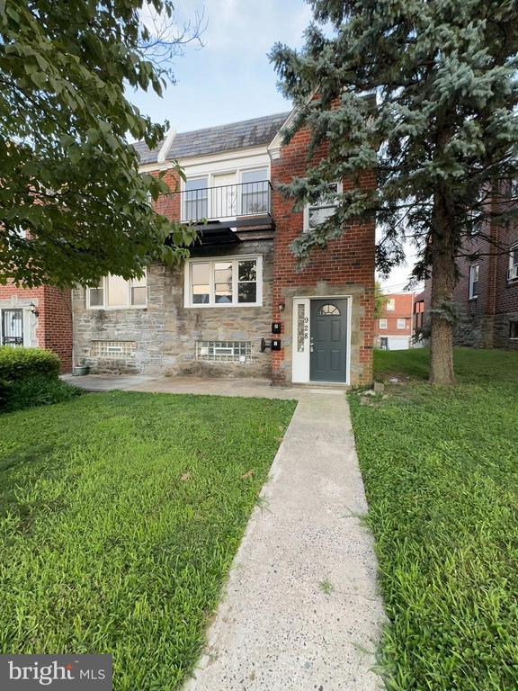 Building Photo - 928 Durard St