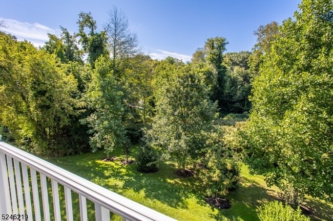 Building Photo - 616 Lopez Ln