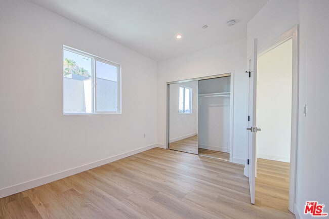 Building Photo - 11443 Hatteras St