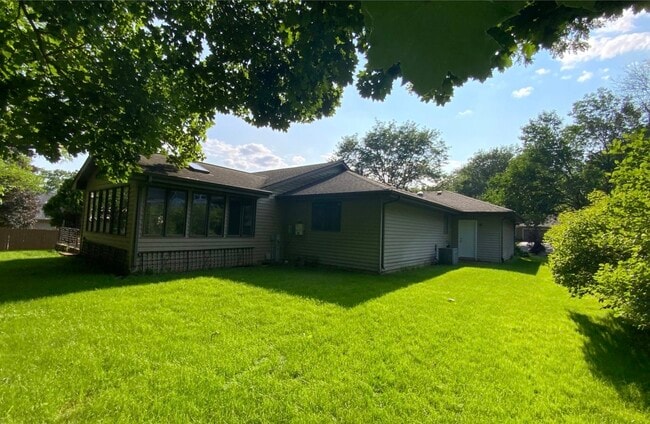 Building Photo - 3121 Carefree Dr