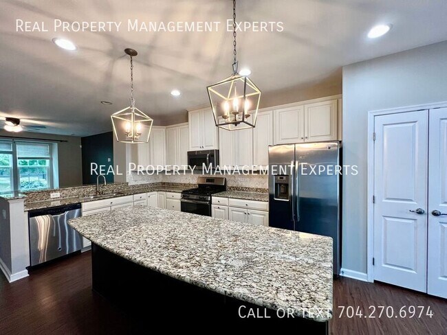 Building Photo - 6564 Hasley Woods Dr