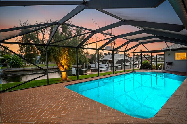 Building Photo - 1360 SW Albatross Way