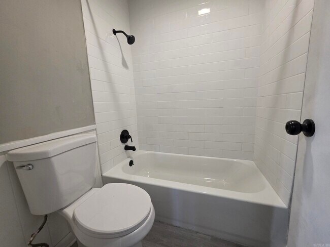 Building Photo - 216 Windhill Dr