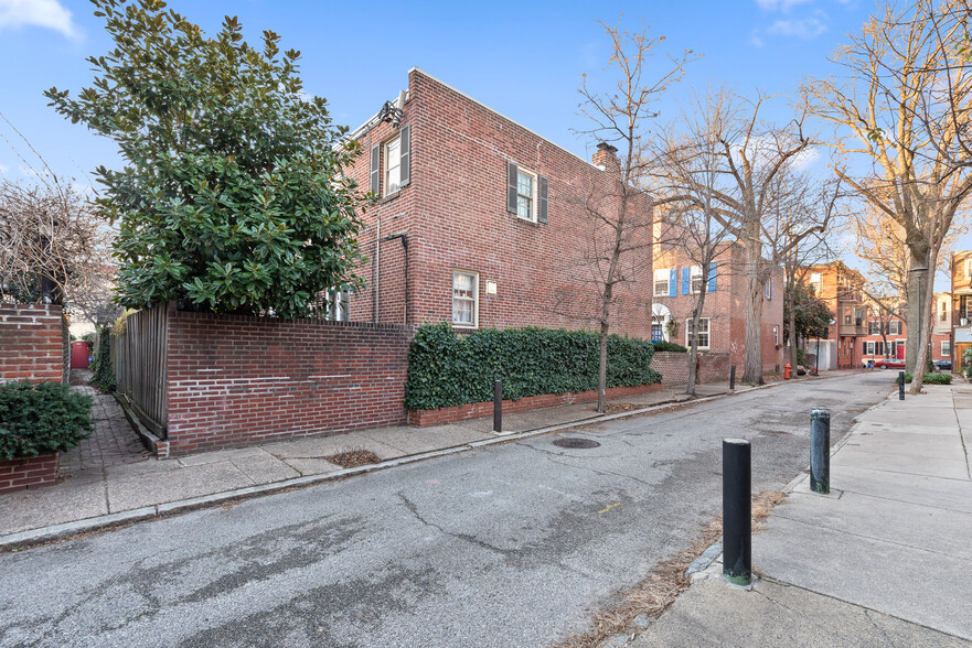 Primary Photo - 408 S Croskey St