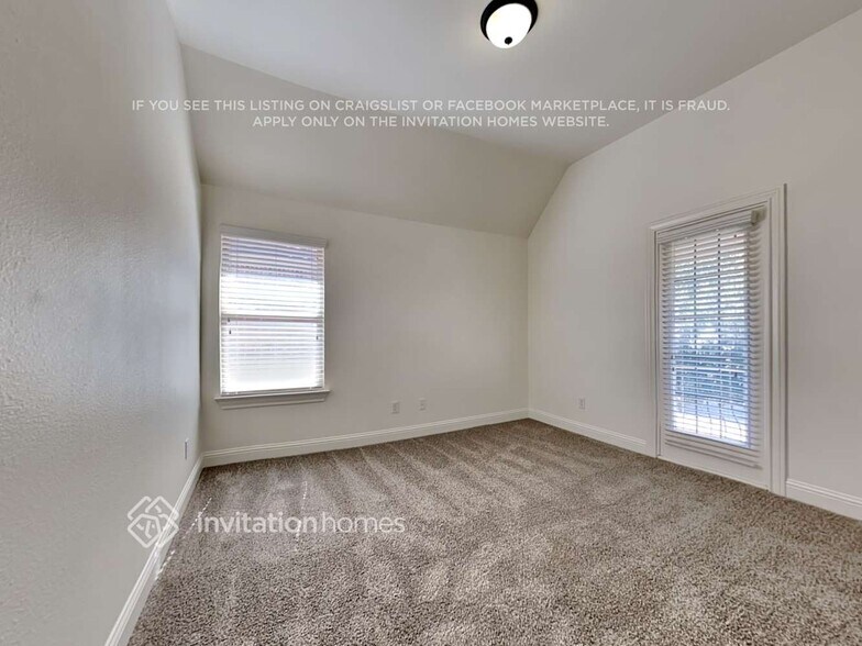Building Photo - 2449 Sunderland Ln