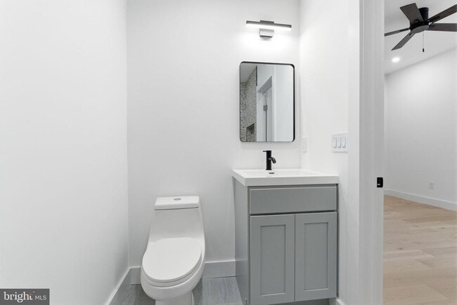 Building Photo - 2724 E Somerset St