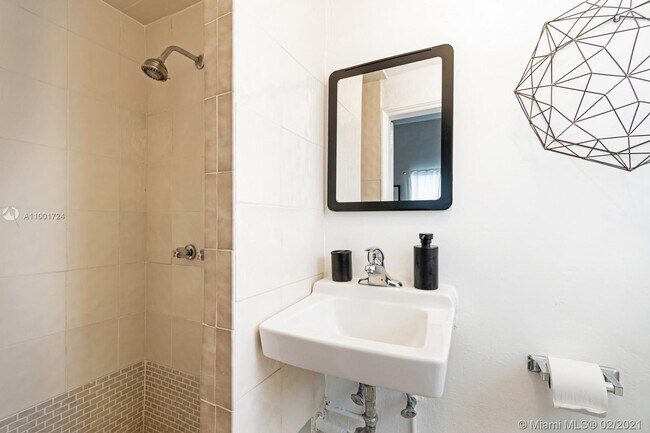 Building Photo - 5943 Biscayne Blvd