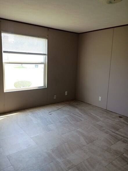 Building Photo - 4250 Blount Rd