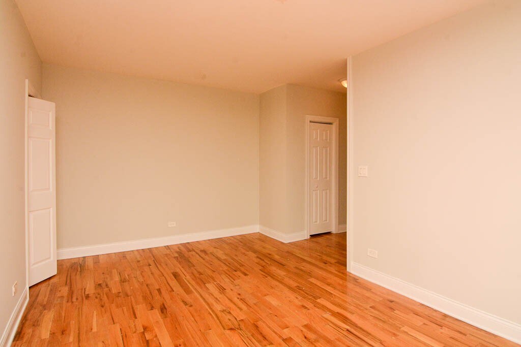 Building Photo - 6265 W Cornelia Ave