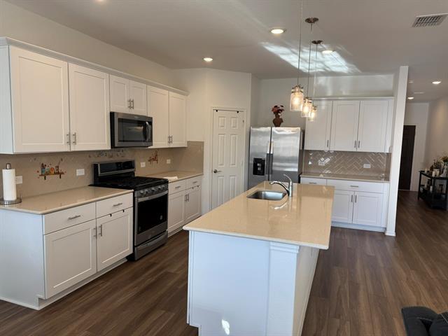 Building Photo - 713 Agarita Way