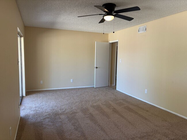 Building Photo - 55+ Single level home - Community Pool