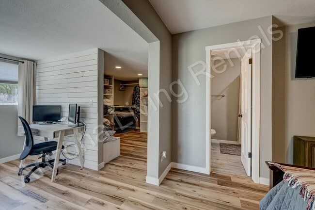 Building Photo - FURNISHED RENOVATED HOME