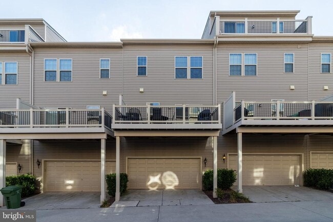Building Photo - 4658 Hudson St