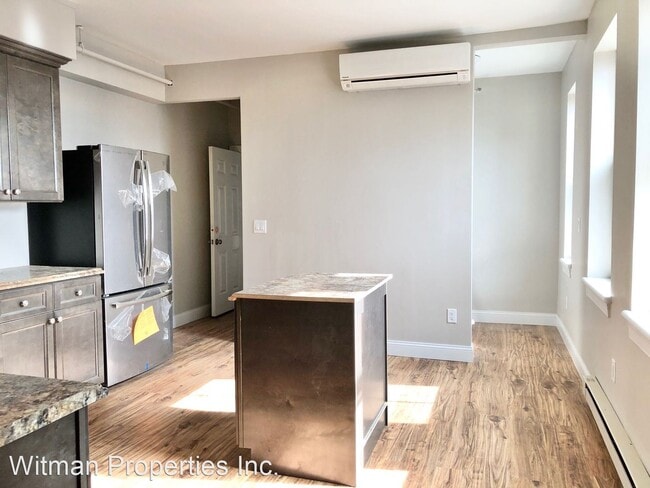 Building Photo - 2 br, 1 bath House - 5-9 Hampshire St.