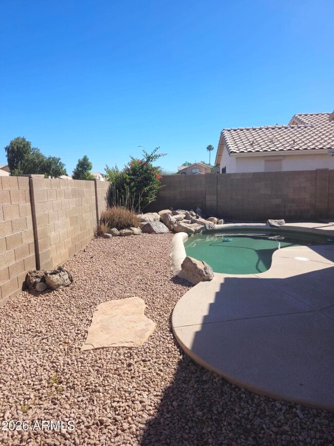 Building Photo - 8252 W Willow Ave