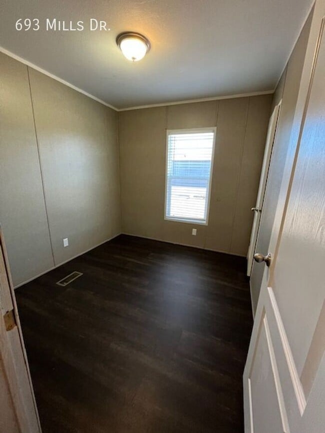 Building Photo - 693 W Mills Dr