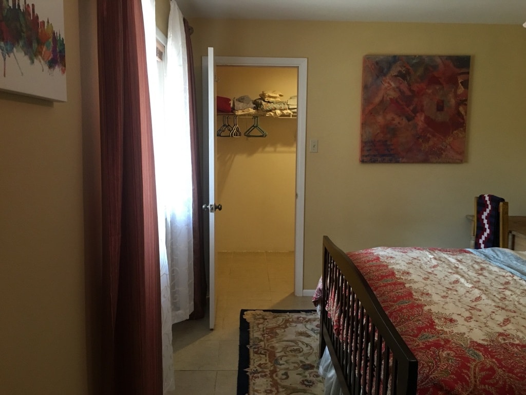 Bedroom Queen walk-in closet - 2308 Cedros Cir