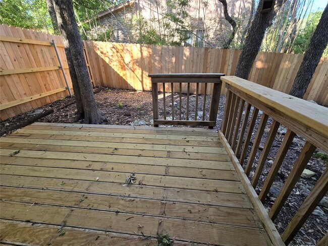 Building Photo - 604 Quail Creek Dr
